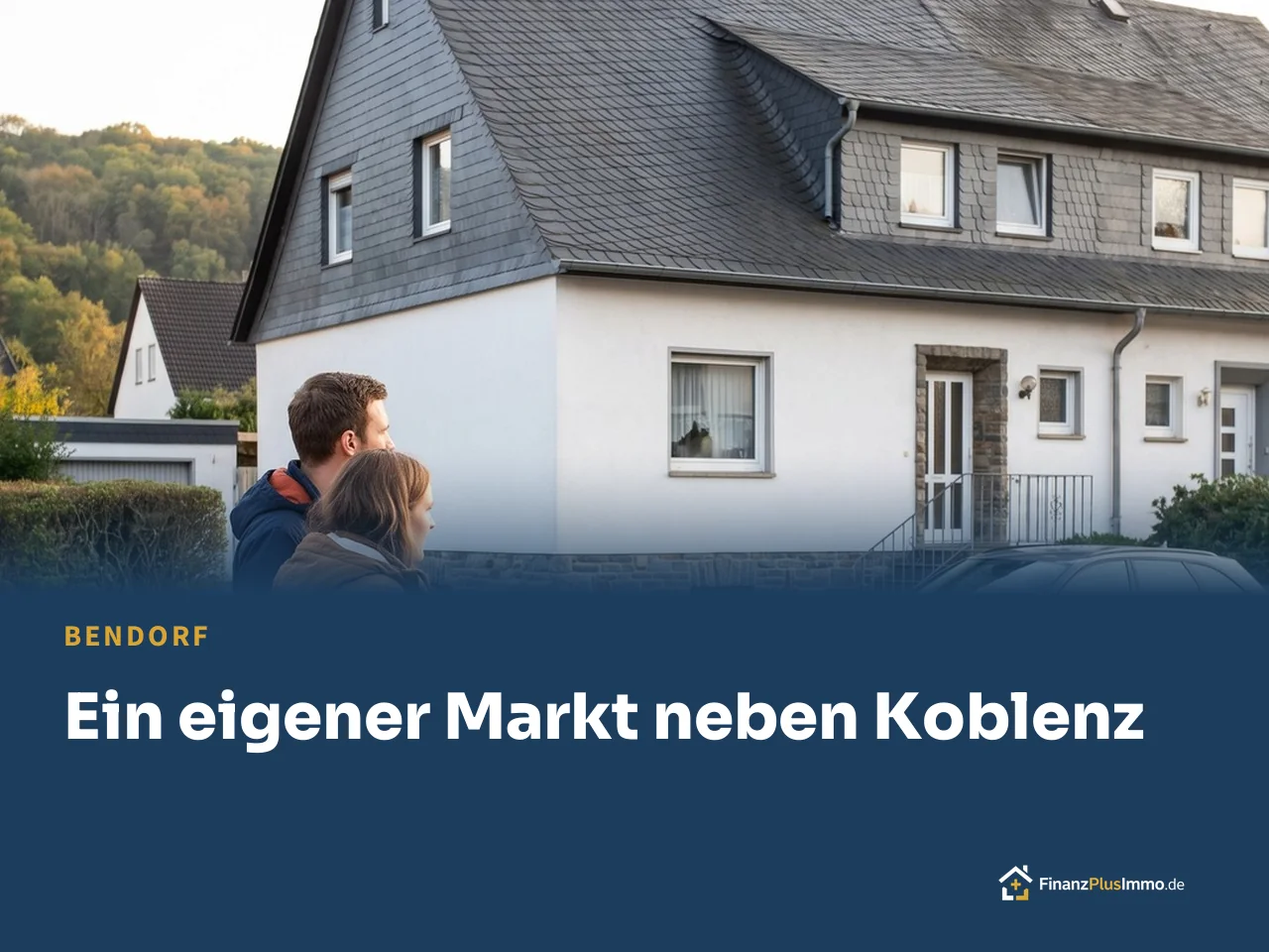 Junges Paar mit Mappe schaut auf ein Haus, darunter die Überschrift „Ein eigener Markt neben Koblenz“