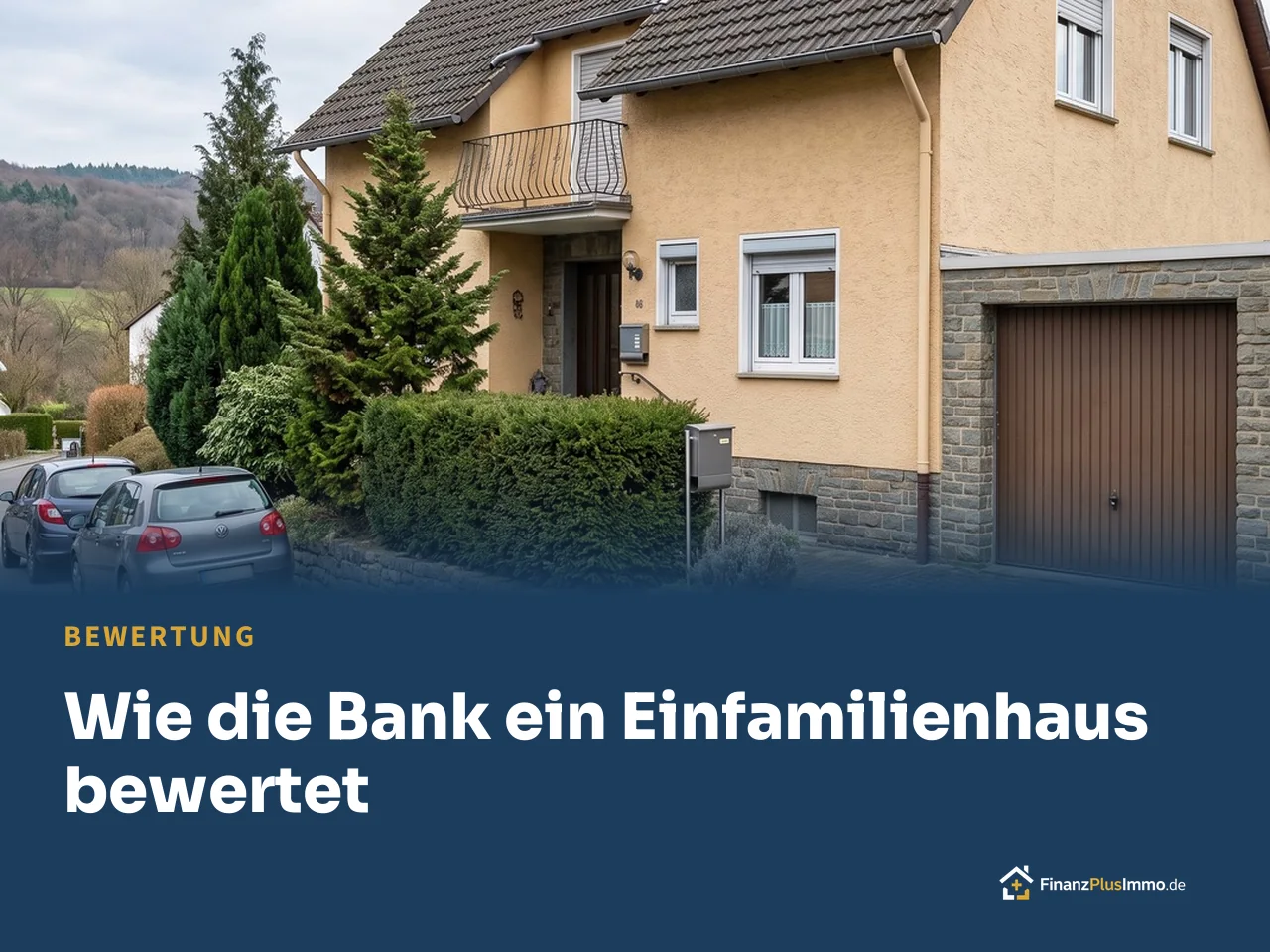 Einfamilienhaus 70er am Hang, Garage, Bruchstein, darunter die Überschrift „Wie die Bank ein Einfamilienhaus bewertet“