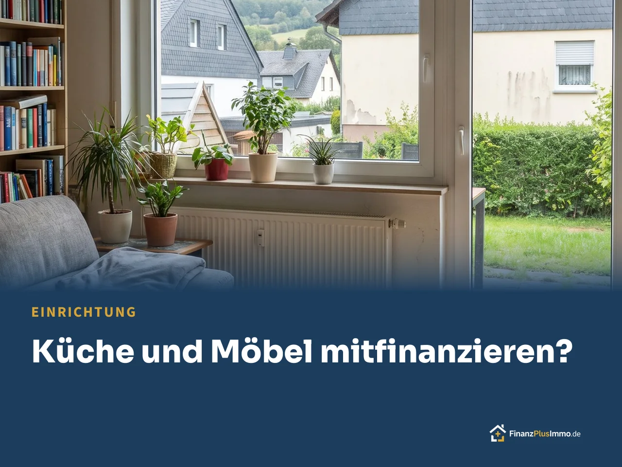 Wohnzimmer mit Heizkörper, Terrassentür, Blick auf Nachbarhäuser, darunter die Überschrift „Einrichtung mitfinanzieren“