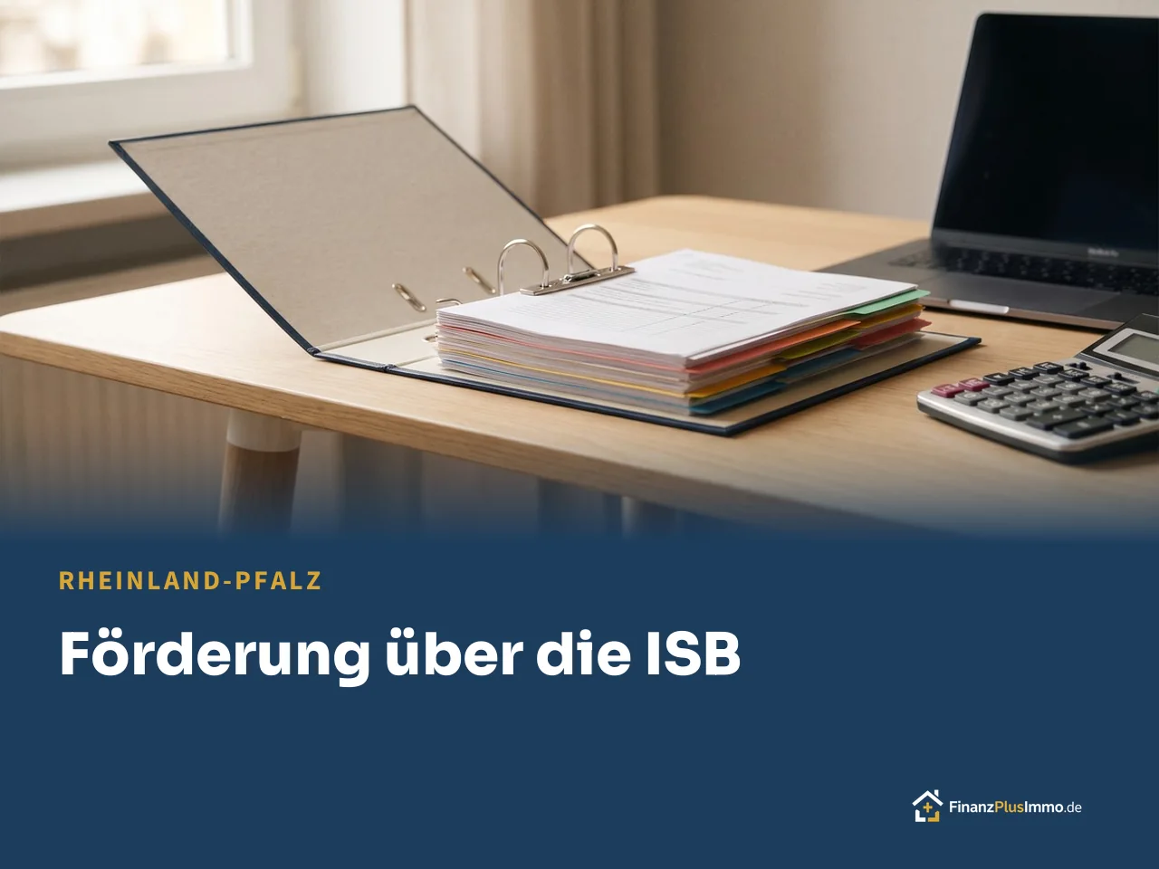 Aufgeschlagener Ordner mit Registern, darunter die Überschrift „Förderung über die ISB“