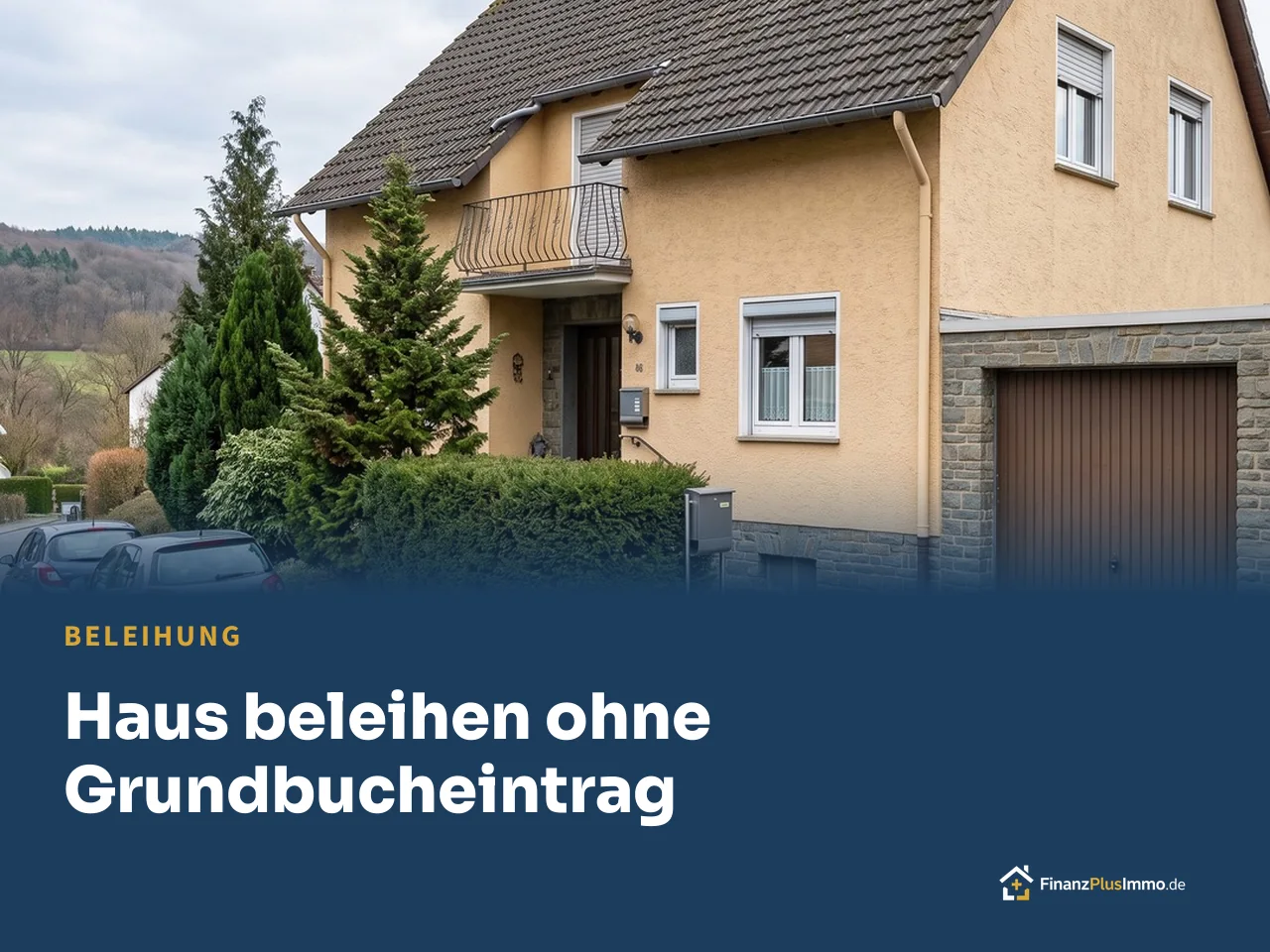 Einfamilienhaus aus den 70ern am Hang mit Garage und Bruchstein, darunter die Überschrift „Haus beleihen ohne Grundbucheintrag“