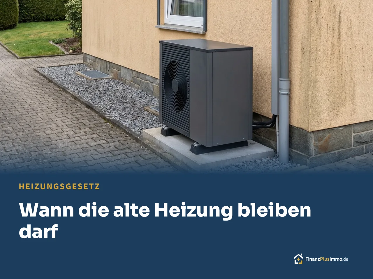 Wärmepumpe an der Seitenwand eines Hauses, darunter die Überschrift „Wann die alte Heizung bleiben darf“