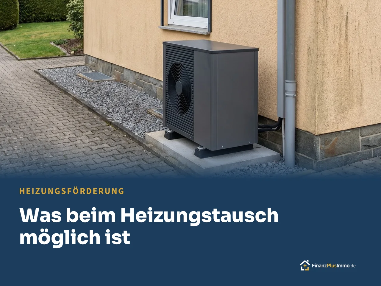 Wärmepumpe an der Seitenwand eines Hauses, darunter die Überschrift „Was beim Heizungstausch möglich ist“