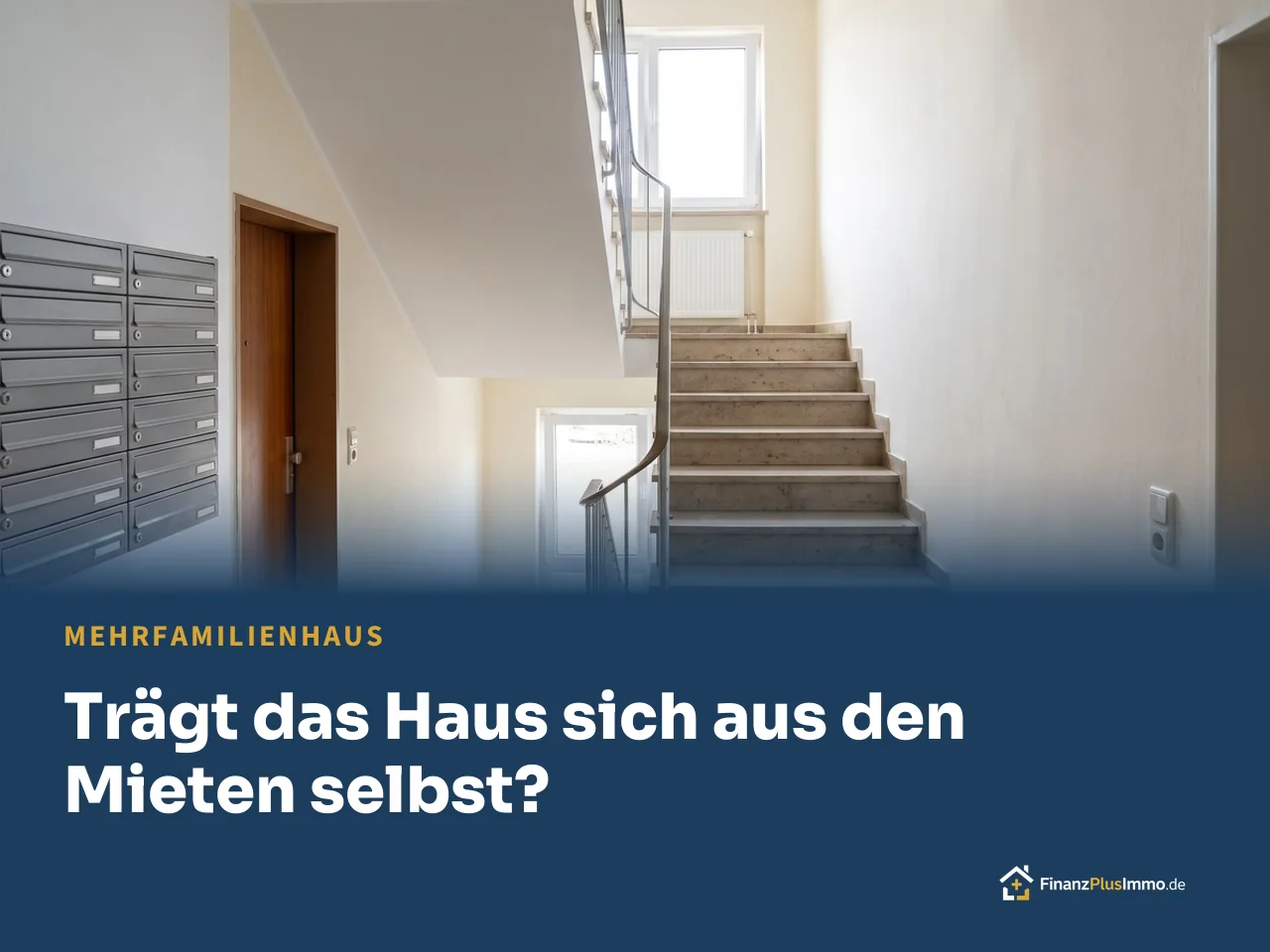 Leeres gepflegtes Treppenhaus mit Steintreppe und Briefkastenanlage, darunter die Überschrift „Trägt das Haus sich aus den Mieten selbst?“