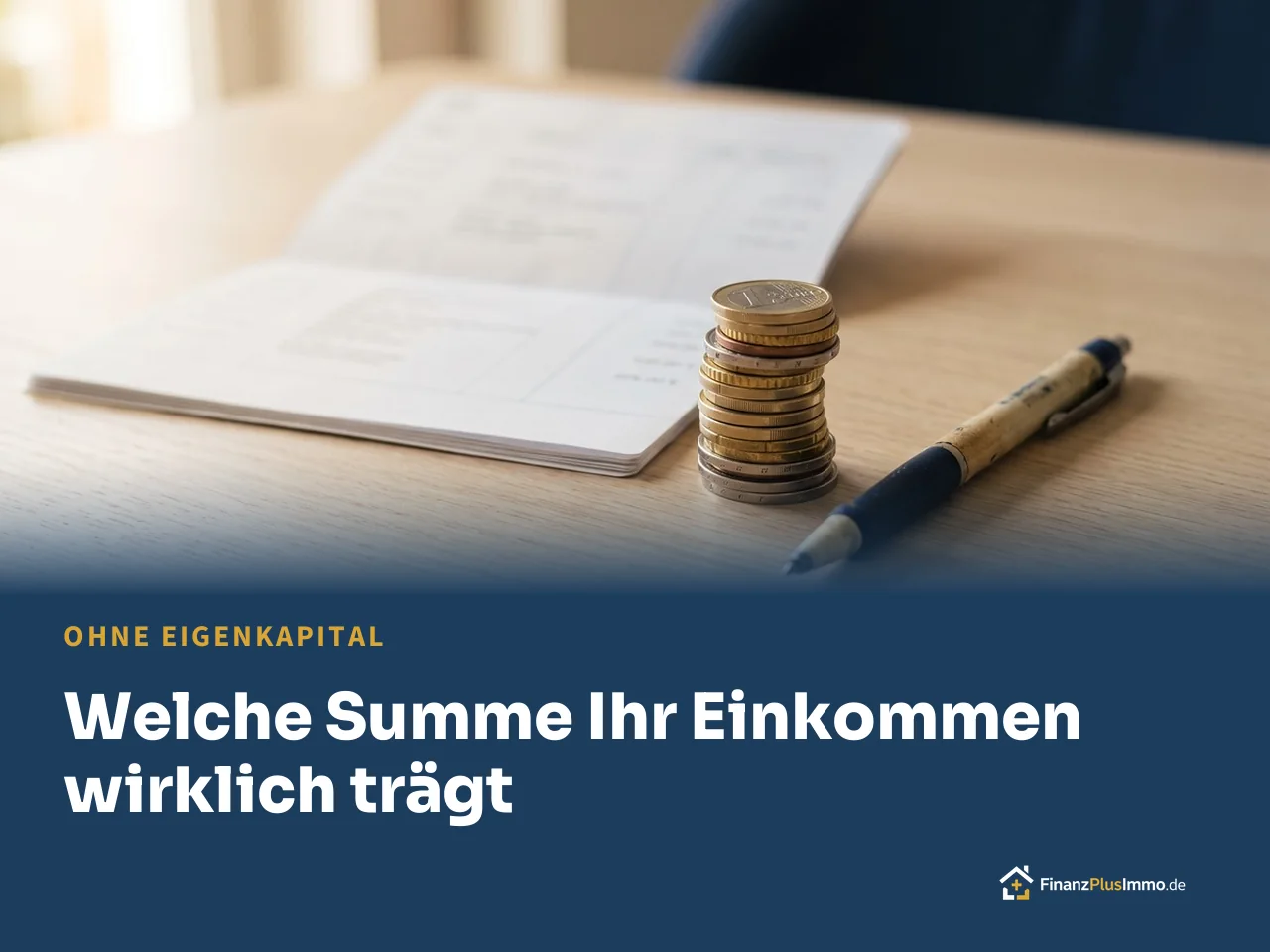 Münzstapel und Stift auf Unterlagen, darunter die Überschrift „Welche Summe Ihr Einkommen wirklich trägt“